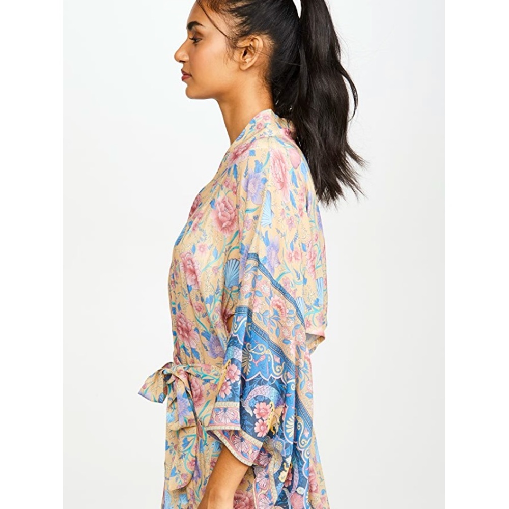 Spell & The Gypsy Seashells Short Robe - Picture 5 of 6